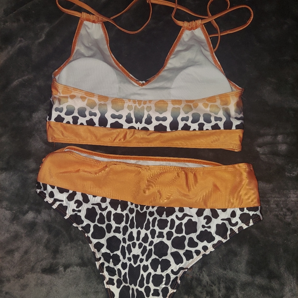 Bikini - Picture 3 of 3
